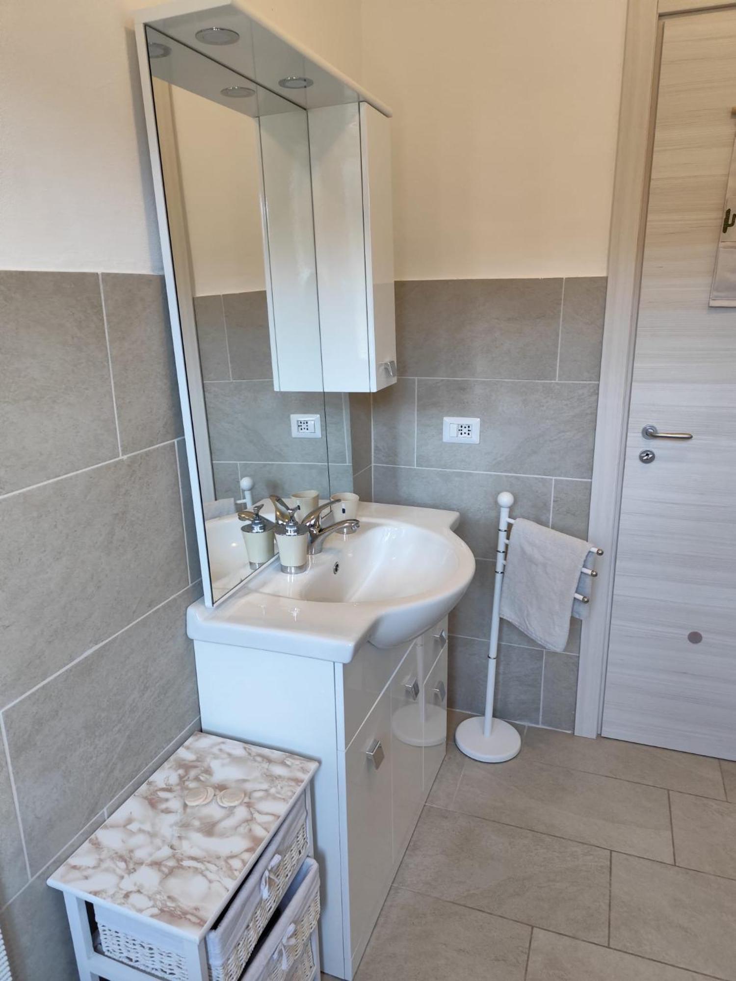 Residenza Tiziana Daire Luino Dış mekan fotoğraf
